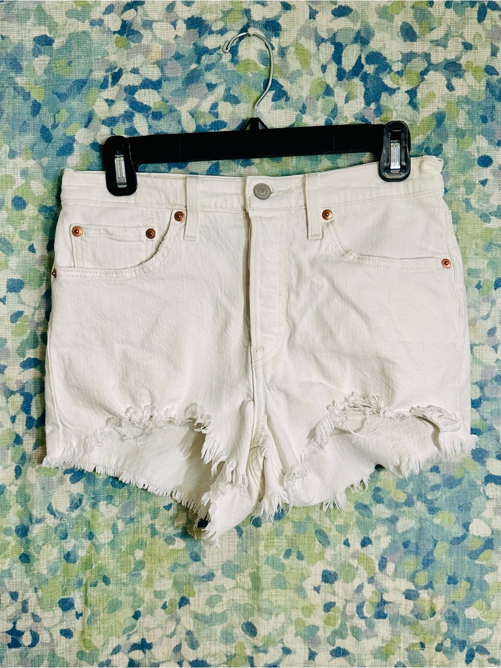 Levi’s 501 White Distressed Denim Cutoff Shorts W27 Raw Hem